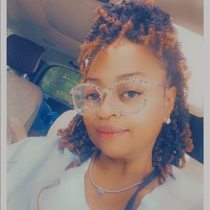 Meet your Posher, Yvette